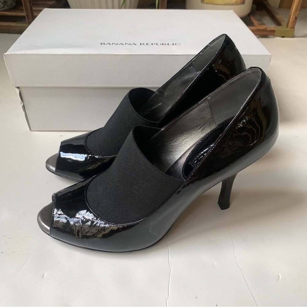 NWT Banana Republic Layla Black Patent Leather Heels Peep Toe Shoes Size 7 $120